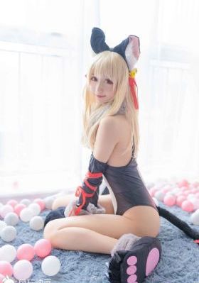 欧美女星短靴街拍_高清高清视频播放